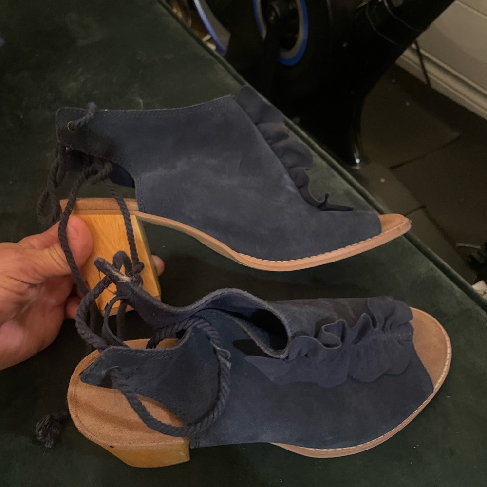 Tom’s heels